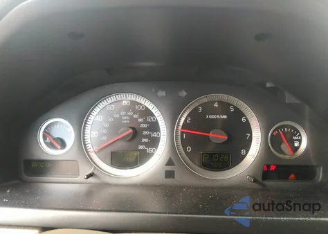 2011 Volvo Xc90 V8 z USA, uszkodzony, nr VIN YV4852CT6B1583531